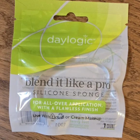 NEW DAYLOGIC Make-up Accessories - Picture 5 of 6